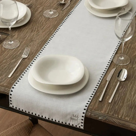 Napperon Karaca Home Collection Signature du 50e anniversaire​,  blanc argent